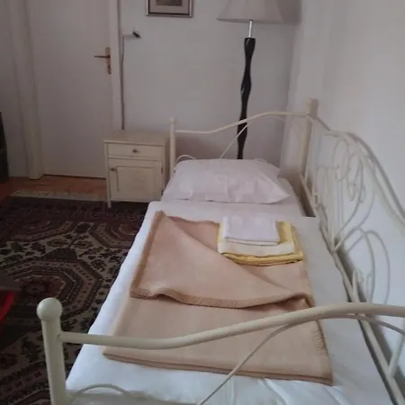 Apartman *